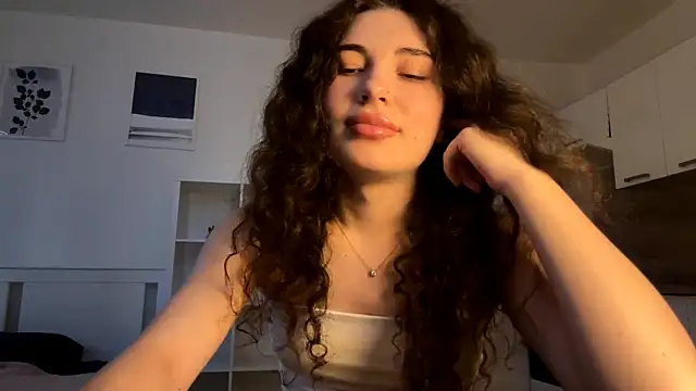 Snapshot of runawyin chatting on August 8, 2026, 5:04 pm runawyin online show from August 8, 2026, 5:04 pm