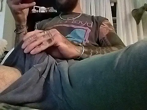 Snapshot of tatsnthick11 chatting on July 19, 2026, 2:15 am tatsnthick11 online show from July 19, 2026, 2:15 am