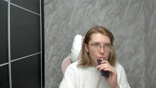 Reginasmilee online show from February 23, 2025, 3:51 pm