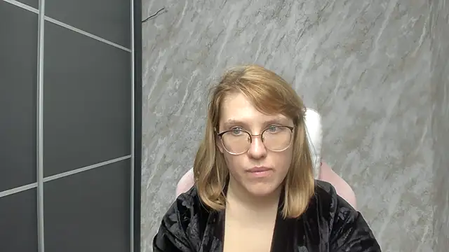 Reginasmilee online show from February 28, 2025, 5:59 am