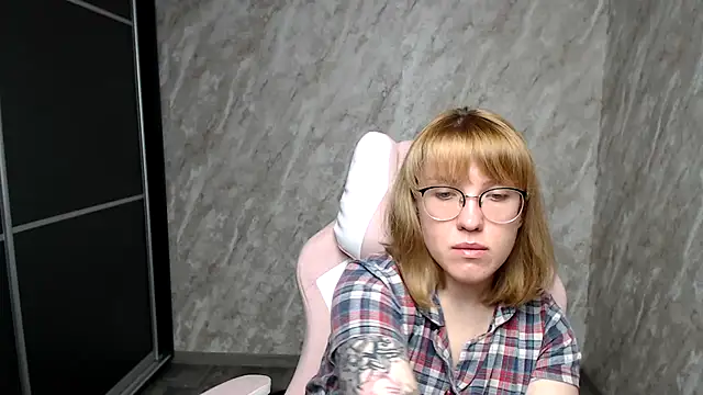 Reginasmilee online show from March 8, 2025, 5:59 am