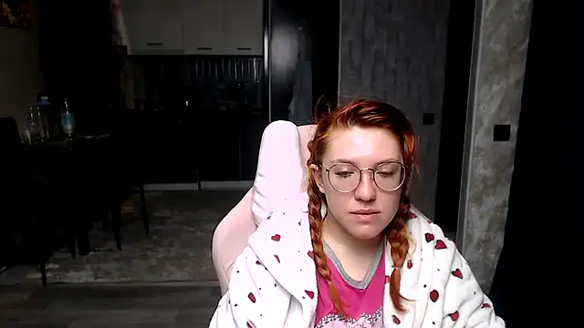 Reginasmilee online show from March 28, 2026, 1:49 am