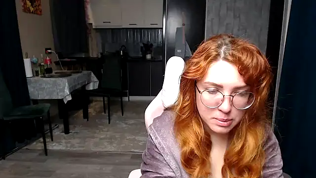 Reginasmilee online show from April 19, 2026, 1:27 am