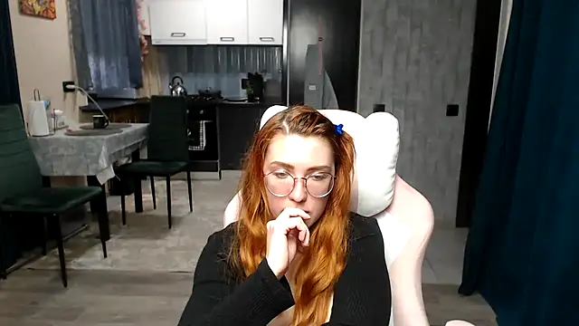 Reginasmilee online show from April 20, 2026, 2:53 pm