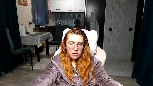 Reginasmilee online show from April 21, 2026, 2:51 am