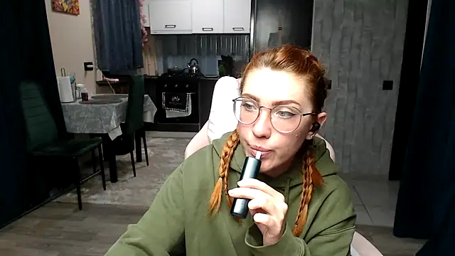 Reginasmilee online show from April 22, 2026, 2:36 am