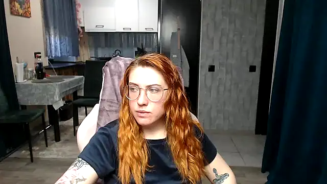 Reginasmilee online show from April 23, 2026, 4:24 am