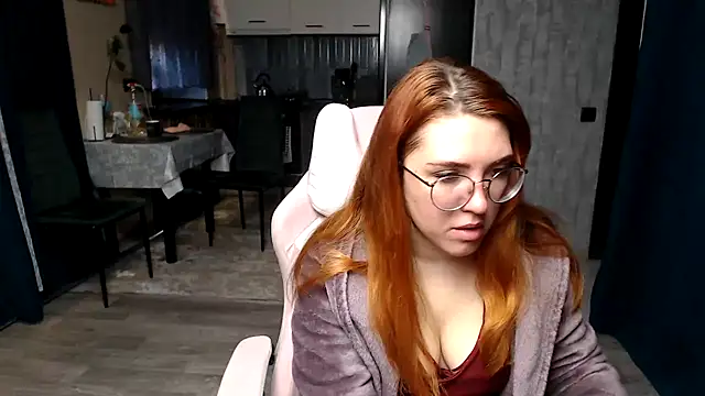 Snapshot of Reginasmilee chatting on April 28, 2026, 2:49 am Reginasmilee online show from April 28, 2026, 2:49 am