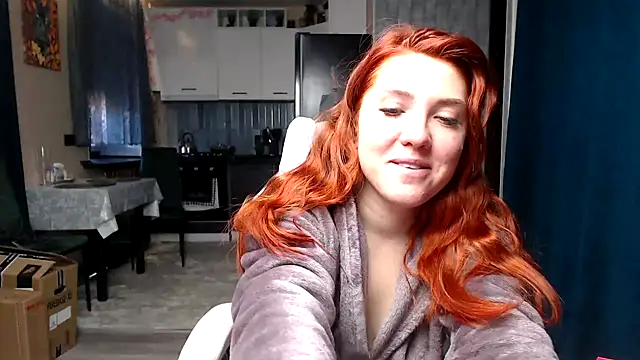Snapshot of Reginasmilee chatting on May 4, 2026, 3:24 am Reginasmilee online show from May 4, 2026, 3:24 am