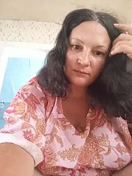 Snapshot of Irisssska chatting on July 4, 2026, 10:43 am Irisssska online show from July 4, 2026, 10:43 am