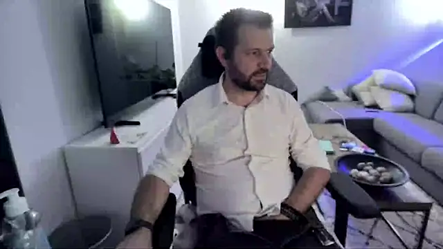Snapshot of pc92160 chatting on August 4, 2026, 4:09 pm pc92160 online show from August 4, 2026, 4:09 pm