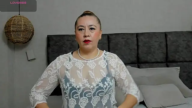 Snapshot of vera__lux chatting on August 3, 2026, 12:54 pm vera lux online show from August 3, 2026, 12:54 pm