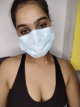 Snapshot of nikita-cam chatting on July 5, 2026, 6:04 pm nikita-cam online show from July 5, 2026, 6:04 pm
