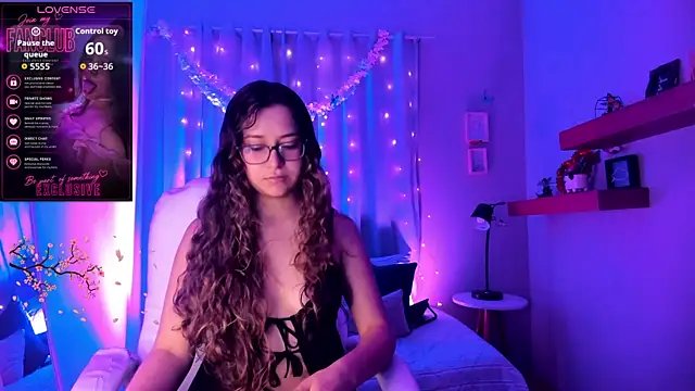 Alexis Scott  online show from July 6, 2026, 2:03 pm