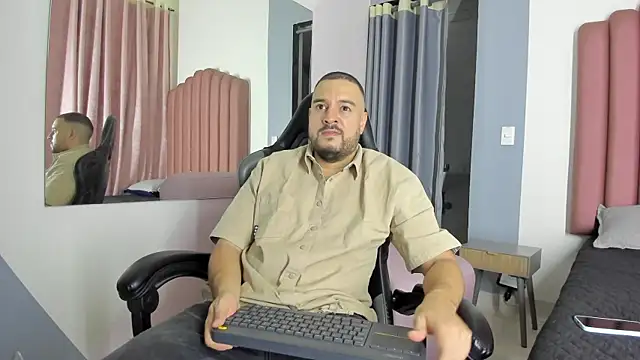 Snapshot of Nicola_D_Angelo chatting on July 25, 2026, 8:39 pm Nicola D Angelo online show from July 25, 2026, 8:39 pm