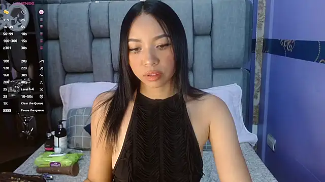 Snapshot of Aiuny_Queens chatting on July 24, 2026, 10:41 pm Aiuny Queens online show from July 24, 2026, 10:41 pm