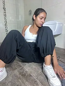 mialuxuryyx online show from July 10, 2026, 3:14 pm
