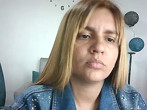 Snapshot of Asly- chatting on July 16, 2026, 12:05 am Asly- online show from July 16, 2026, 12:05 am