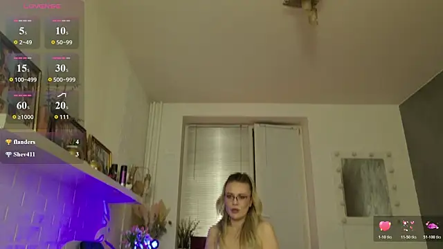Snapshot of BeautyeyesLovely chatting on July 19, 2026, 10:57 pm BeautyeyesLovely online show from July 19, 2026, 10:57 pm