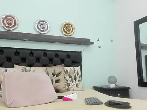 sofia  karss18x online show from June 26, 2026, 12:04 am