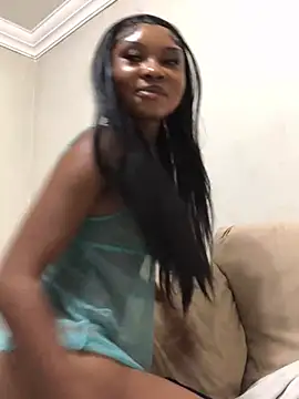 Lightskinnelle online show from July 4, 2026, 10:16 pm