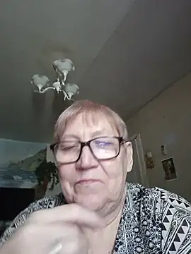 Snapshot of Molli1408 chatting on July 10, 2026, 10:40 am Molli1408 online show from July 10, 2026, 10:40 am