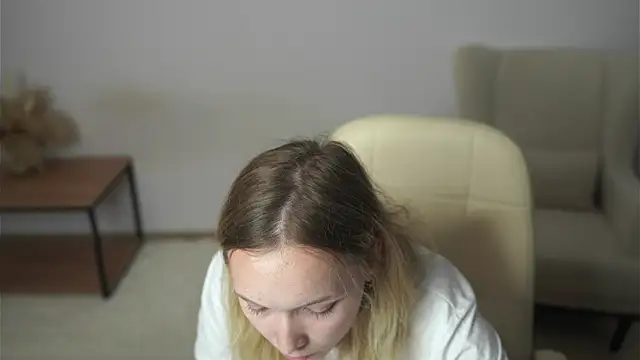 Snapshot of OraliaRokusek chatting on July 6, 2026, 1:41 pm OraliaRokusek online show from July 6, 2026, 1:41 pm