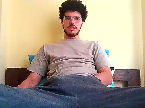 Snapshot of Hectorssuarez chatting on July 16, 2026, 4:02 pm Hectorssuarez online show from July 16, 2026, 4:02 pm