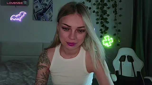 Snapshot of candy_rasss chatting on July 4, 2026, 9:26 am candy rasss online show from July 4, 2026, 9:26 am