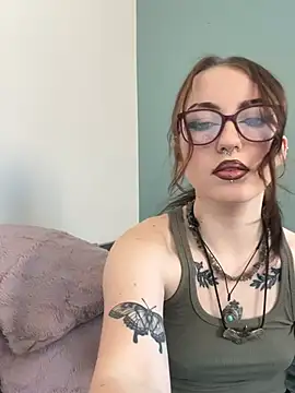 Snapshot of Ellie_Whitfield chatting on July 3, 2026, 2:23 pm Ellie Whitfield online show from July 3, 2026, 2:23 pm