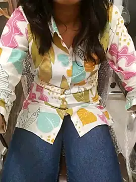 Snapshot of Sizzling_Ruhii_ chatting on July 1, 2026, 8:38 am Sizzling Ruhii online show from July 1, 2026, 8:38 am