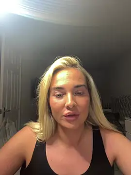 Snapshot of MarnieMilfxox chatting on July 7, 2026, 8:57 pm MarnieMilfxox online show from July 7, 2026, 8:57 pm