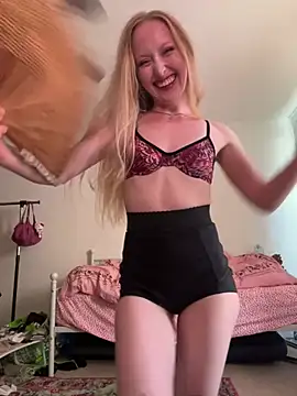 Snapshot of ekaterina-goddess chatting on July 6, 2026, 2:08 am ekaterina-goddess online show from July 6, 2026, 2:08 am