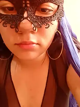 Snapshot of cremmluna chatting on July 7, 2026, 6:12 pm cremmluna online show from July 7, 2026, 6:12 pm