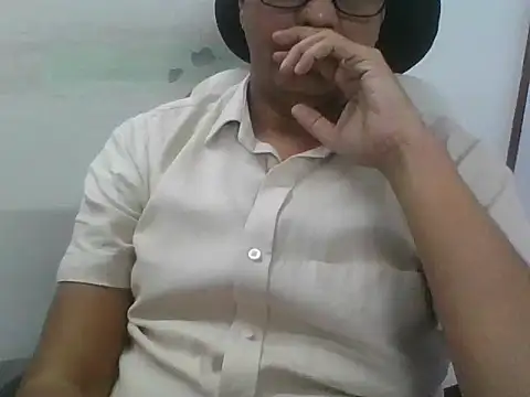 Snapshot of adiasianco chatting on July 15, 2026, 7:13 am adiasianco online show from July 15, 2026, 7:13 am