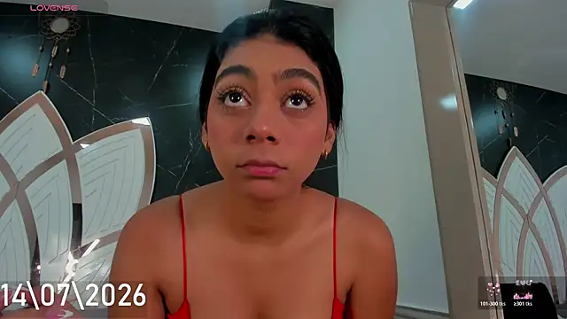 Snapshot of Veronica_M0ntiel chatting on July 14, 2026, 12:33 pm Veronica M0ntiel online show from July 14, 2026, 12:33 pm