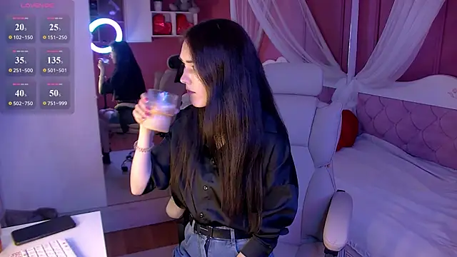 Snapshot of MarielCross chatting on July 11, 2026, 9:23 am MarielCross online show from July 11, 2026, 9:23 am