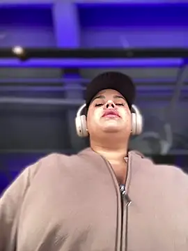 AliceStarshine online show from February 16, 2025, 3:38 pm