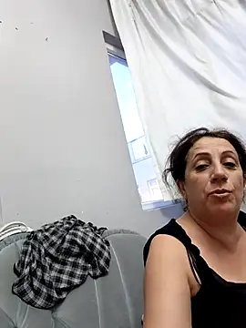 esineee online show from July 6, 2026, 5:48 pm