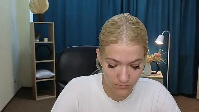 CammyYoula online show from July 9, 2026, 4:16 am