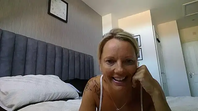 Snapshot of SexpotPolly chatting on July 11, 2026, 8:39 am SexpotPolly online show from July 11, 2026, 8:39 am