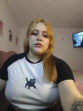 Snapshot of Kit_Cat chatting on July 15, 2026, 3:01 am Kit Cat online show from July 15, 2026, 3:01 am
