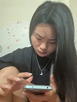 Snapshot of Lynk2xx chatting on July 9, 2026, 1:37 pm Lynk2xx online show from July 9, 2026, 1:37 pm