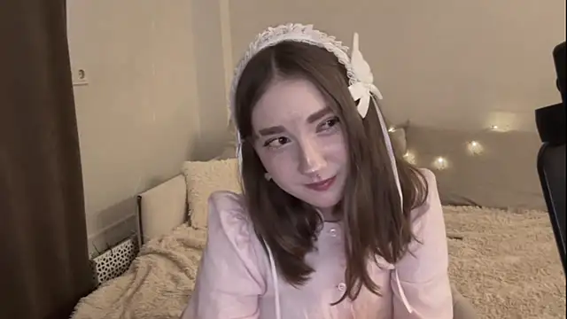 Snapshot of LolaPanzica chatting on July 13, 2026, 12:19 pm LolaPanzica online show from July 13, 2026, 12:19 pm