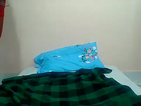 Snapshot of Amanda-Flower chatting on July 14, 2026, 10:21 am Amanda-Flower online show from July 14, 2026, 10:21 am