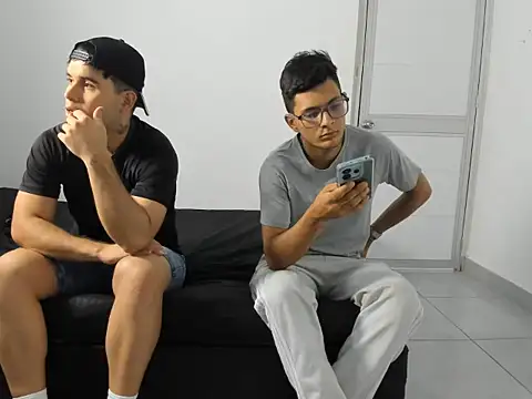 chicossexo02 online show from July 24, 2026, 7:56 pm
