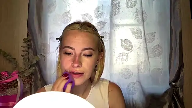 Snapshot of MagenDilling chatting on July 29, 2026, 6:22 am MagenDilling online show from July 29, 2026, 6:22 am