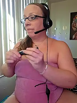 XxMs StarzxX online show from April 14, 2026, 10:05 pm