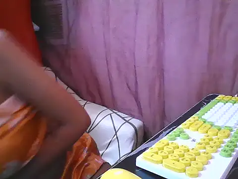 Snapshot of SaucyPussyxx chatting on July 17, 2026, 12:34 pm SaucyPussyxx online show from July 17, 2026, 12:34 pm