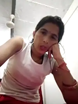 Snapshot of Neetujaan15 chatting on August 1, 2026, 6:18 pm Neetujaan15 online show from August 1, 2026, 6:18 pm